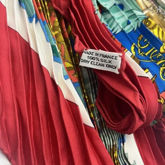 Hermes Loic Dubigeon Plisse Scarf and Box - Picture 4 of 14